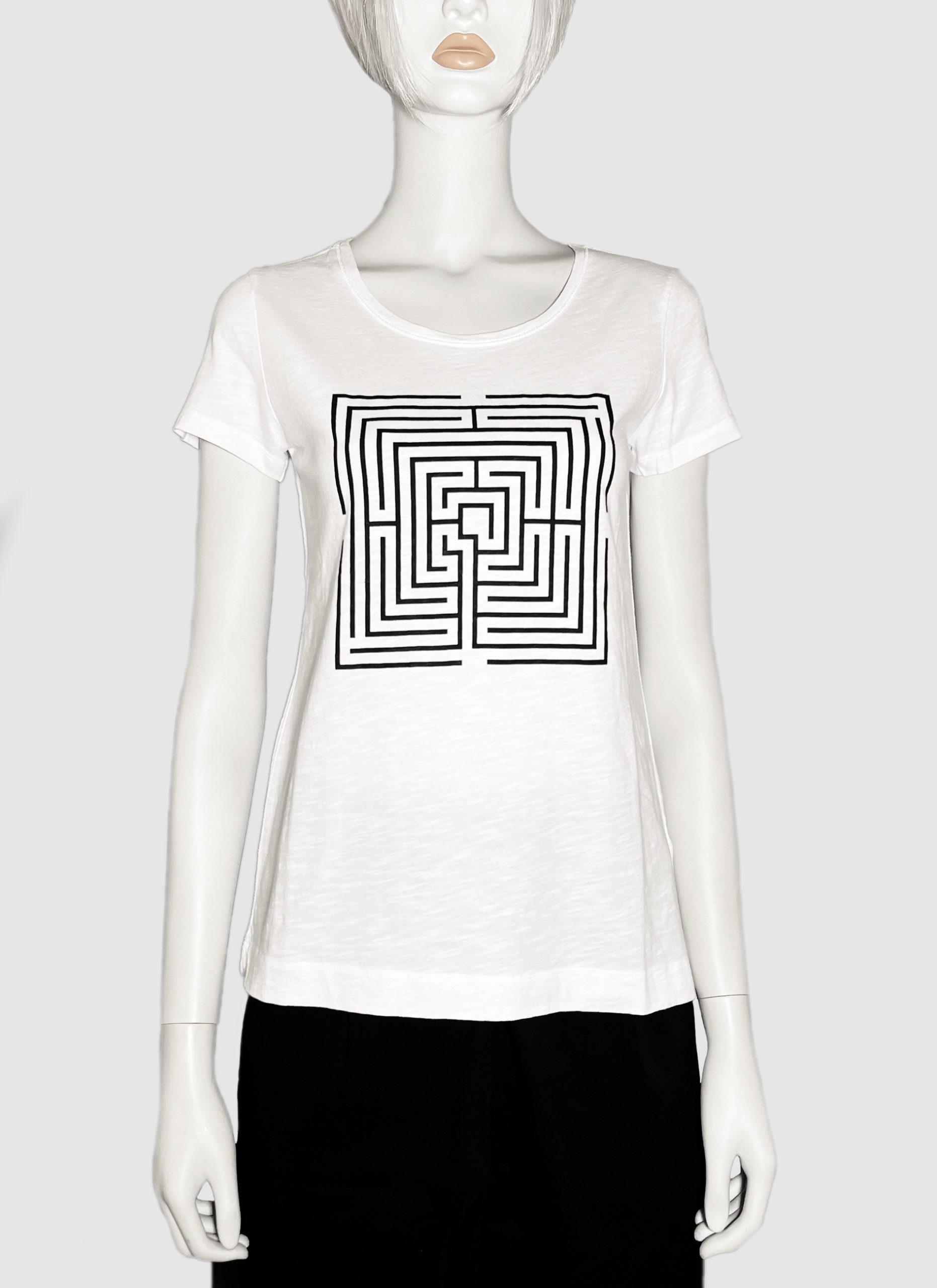 THE LABIRINTH White or black T-shirt