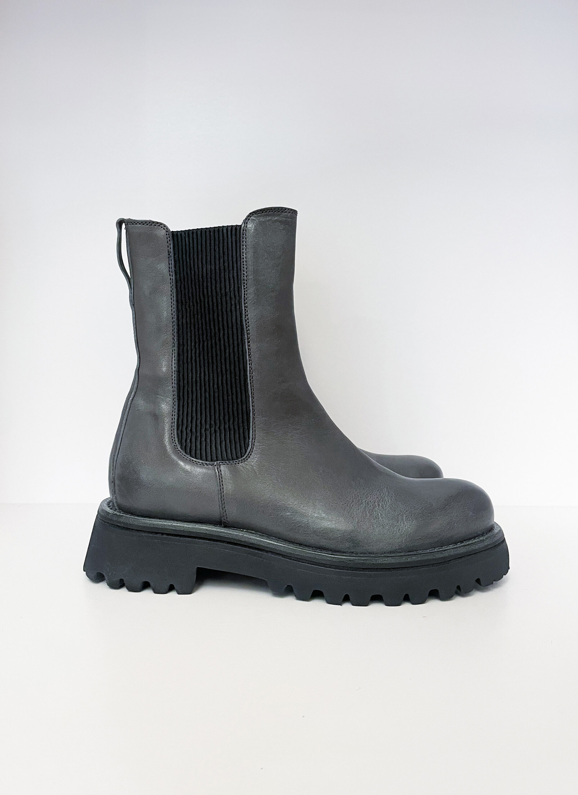 MOMA Grey ankle boots